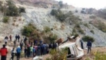 टिपर टहरोमा खस्दा च्यापिएर दुईको मृत्यु   