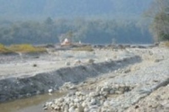 घरमा खाना छैन ! खोला र जङ्गलका भरमा जीवीकोपार्जन