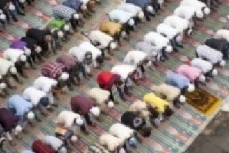 इस्लाम धर्मावलम्बी इद–उल–जोहा मनाउँदै