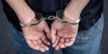 महिला स्वास्थ्यकर्मी कुट्ने दुई जना प्रहरी नियन्त्रणमा