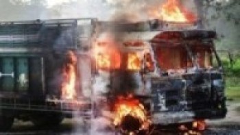 ट्रक र बस ठोक्किँदा आगलागी : दुई चालकसहित तीन जनाको जलेर मृत्यु