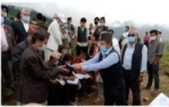 राप्रपा द्वारा लिदी पहिरोपीडितलाई  राहत बितरण