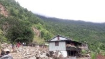 स्थानीयवासीको घर जोखिममा परेपछि ढुङ्गा उत्खनन रोक  