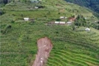 पहिरोको जोखिममा बोल्दे गाउँ