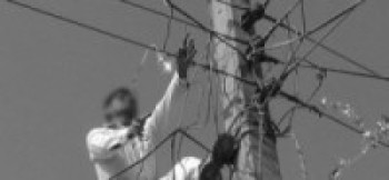 करेन्ट लागेर मृत्यु भएका उज्ज्वलको घरमा गाउँलेले हालिदिए छानो