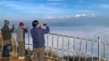 मानहुँकोटमा एकैदिन १० हजार पर्यटक 