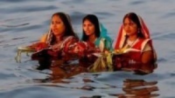 छठ पर्वको सन्ध्याकालीन अघ्र्य अर्पण  