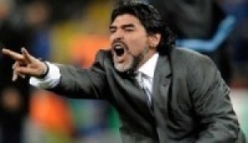 अर्जेन्टिनी फुटबलर म्याराडोनाको निधन