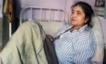 अनशनरत अधिकारीको जीवन रक्षाको माग   