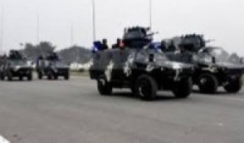 सेनाको नियमित अभ्यास : बख्तरबन्द गाडीले  चक्रपथ परिक्रमा गर्दै