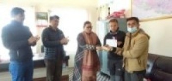 तनहुँ समाज कतार द्वारा शिशुको उपचारमा आर्थिक सहयोग प्रदान