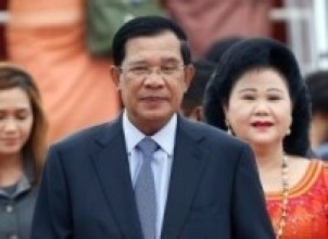 काम्बोडियाका प्रधानमन्त्री दम्पतीसहित विशिष्टहरूलाई कोरोनाको खोप   