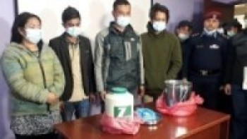 युरेनियमसहित चारजना पक्राउ   