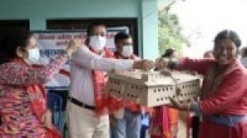 गोकर्णेश्वरमा आर्थिक उन्नतिकालागि कुखुराका चल्ला बितरण