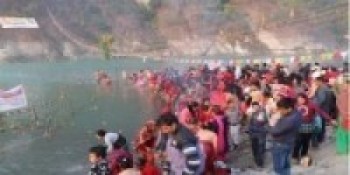देवघाटमा स्नान गर्न भक्तजनको घुइँचो