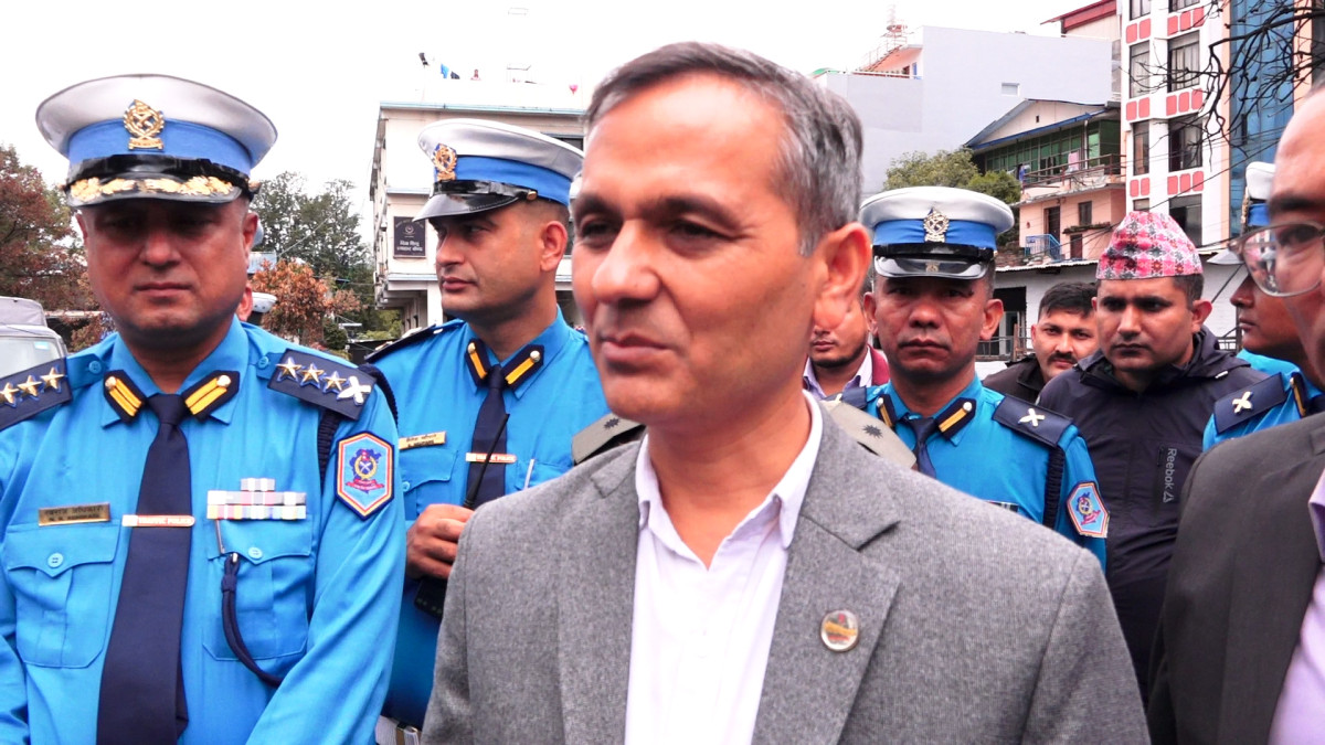 उच्च मनोबलका साथ काममा खटिन गृहमन्त्रीको निर्देशन