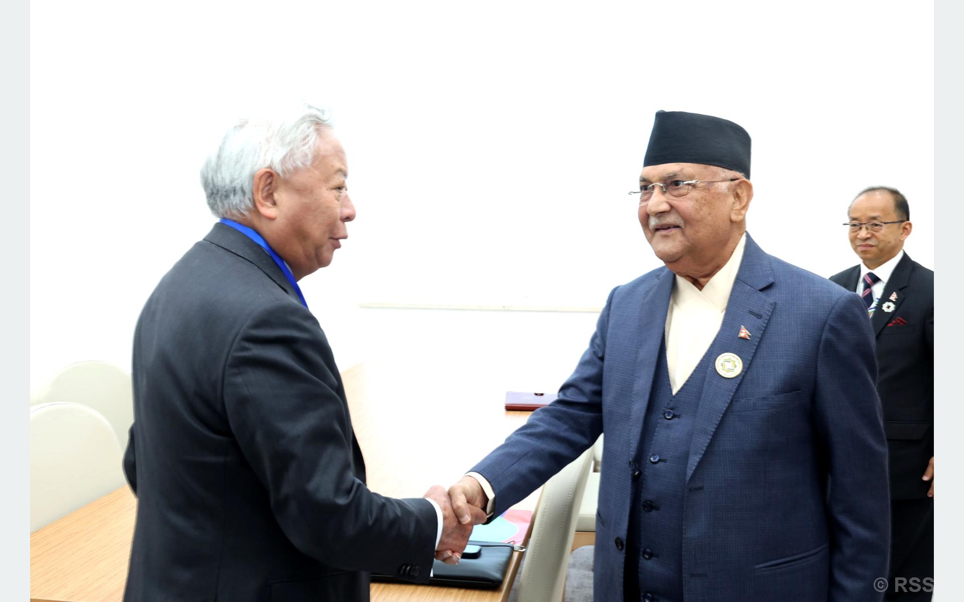 प्रधानमन्त्री ओलीसँग अध्यक्ष लिम्बुननको शिष्टाचार भेट