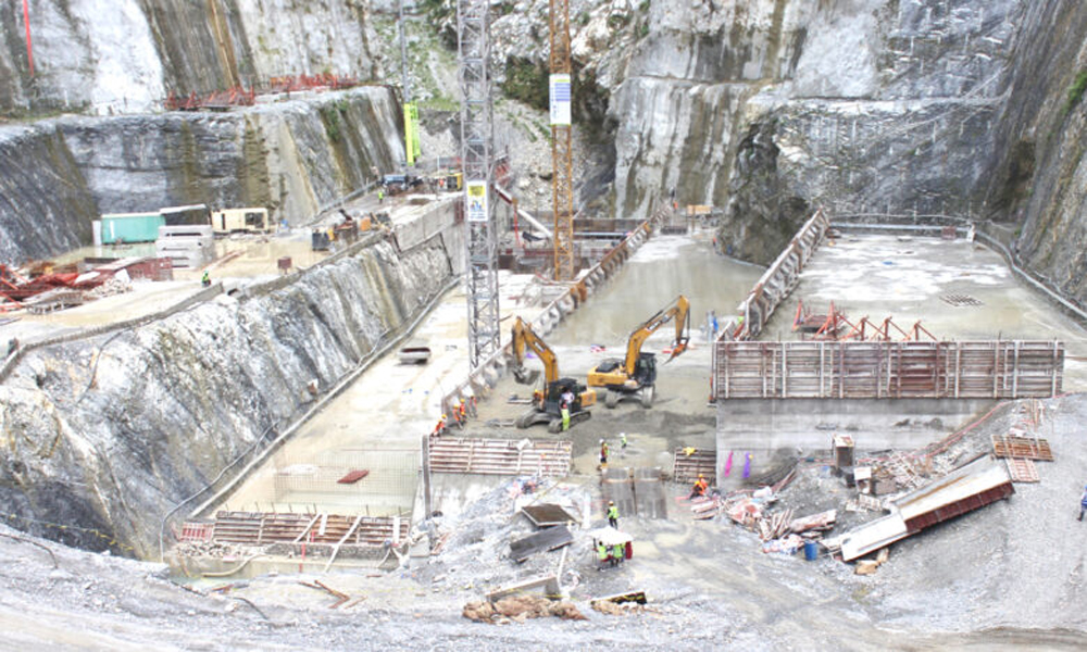 तनहुँ जलविद्युत् आयोजनाको मुख्य बाँधमा कङ्क्रिट निर्माण गरिँदै