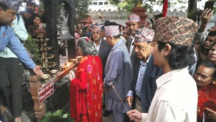 पूर्वराजा ज्ञानेन्द्रको सक्रियता बढ्दो,नाति हृदयेन्द्रसहित नारायणहिटी परिसरमा पूजाअर्चना