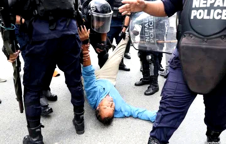 पक्राउ परेका कमल थापालाई ‘हेल्थ चेकअप’को लागि वीर अस्पताल पुर्याईयो