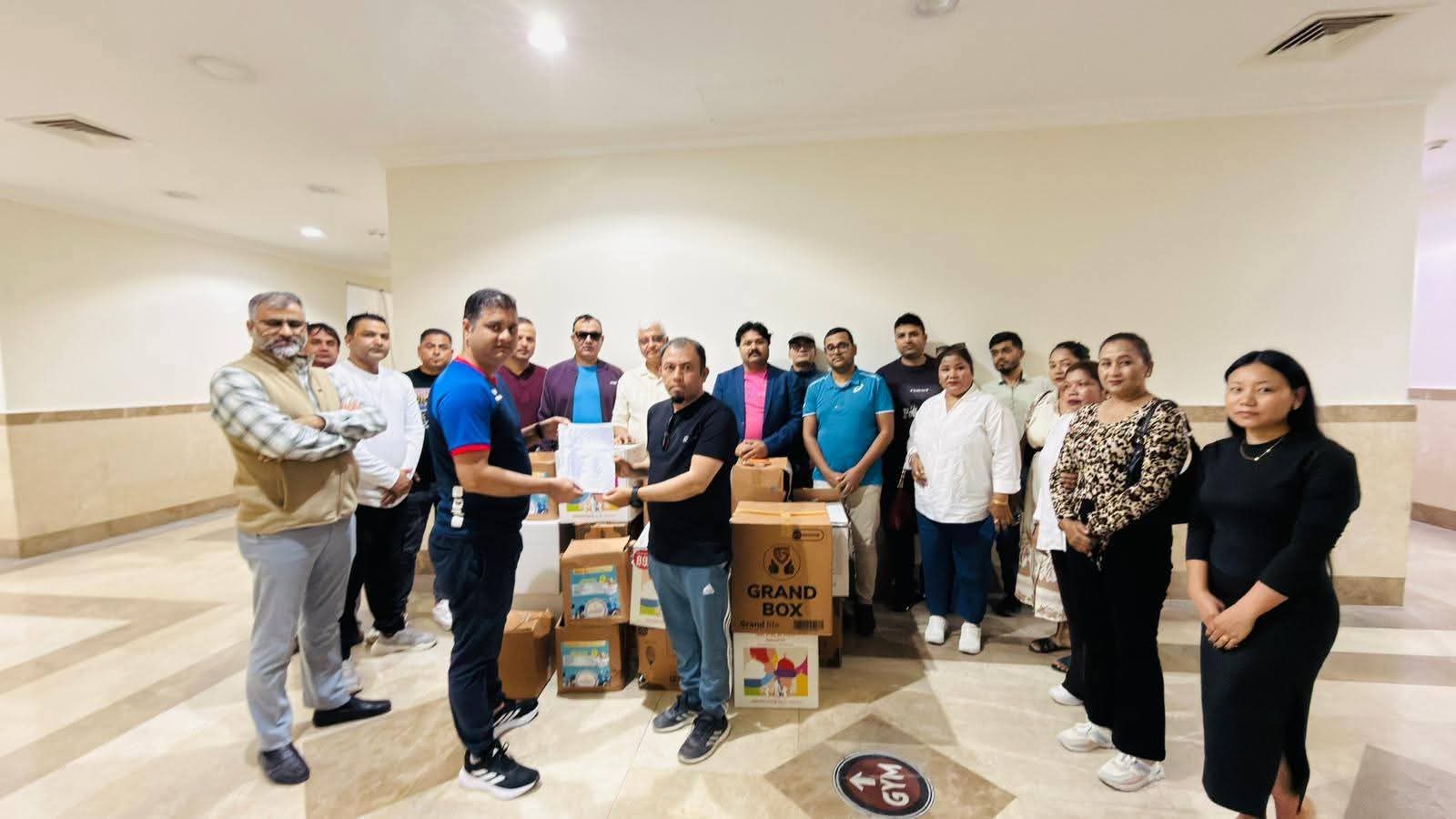 दोहामा समस्यामा परेका नेपालीलाई एनआरएनएको राहत वितरण: खानाको समस्या भए सम्पर्क गर्न अध्यक्ष गिरीको आग्रह