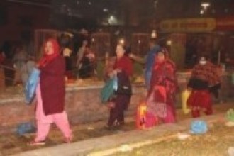 दिवङ्गत पितृको सद्गतिको कामना गर्दै शिवालयमा शतबीज छरियो