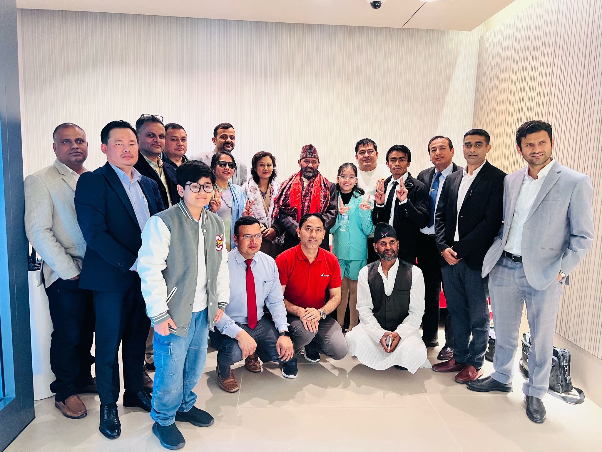 प्रशिक्षण कार्यक्रमको लागी दार्शनिक गुरु डा. योगी विकासानन्द र माता कमलेश्वरी दोहामा