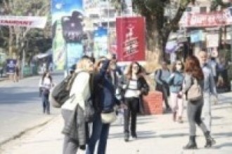 पोखरामा सडक महोत्सवः ‘सडकमै खाऔँ, सडकमै नाचौँ र सडकमै रमाऔँ’