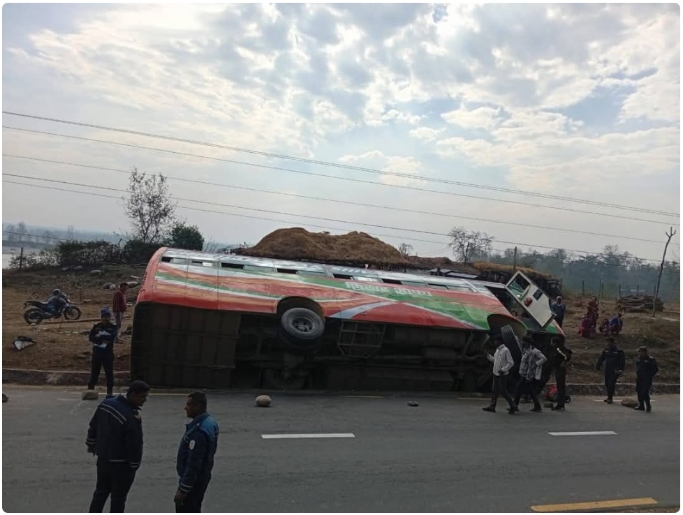 धनगढी जाँदै गरेको बस दुर्घटना