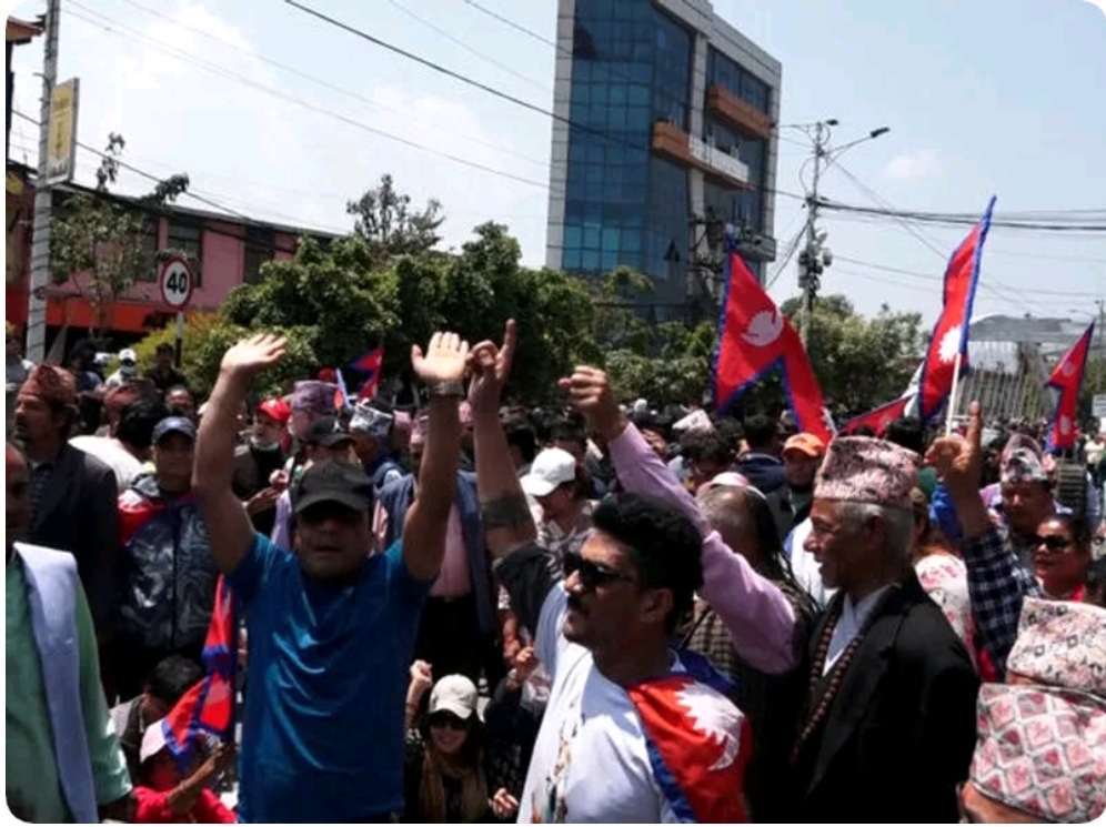बिजुलीबजारको ब्यारिकेडमा पुगे राप्रपा प्रदर्शनकारी