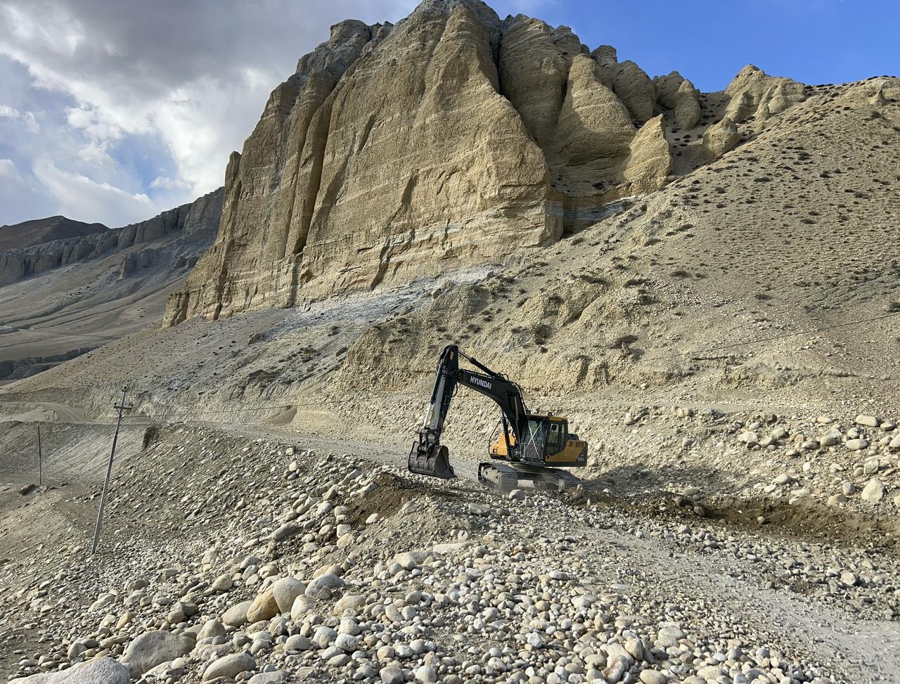 चराङ—छोसेर सडक धमाधम स्तरोन्नति