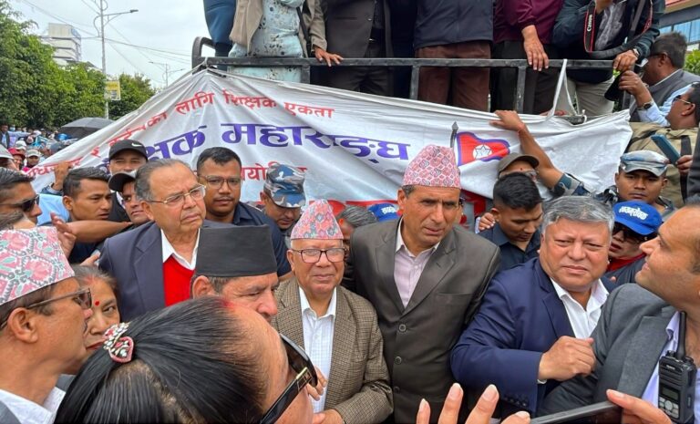 माधव-झलनाथलगायत नेताहरुलाई शिक्षक आन्दोलनको ऐक्यवद्धता प्रत्युत्पादक