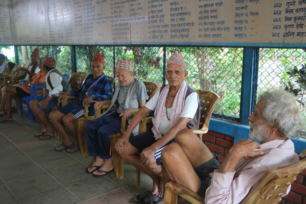 बुबाको मुख हेर्ने दिन : दाताको पर्खाइमा आश्रमका ‘बा’ हरू