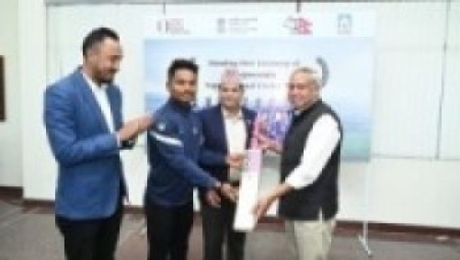 नेपाल राष्ट्रिय क्रिकेट टिमलाई क्रिकेट सामग्री हस्तान्तरण