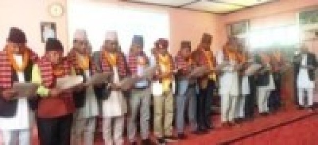 धादिङका नगर तथा गाउँपालिका प्रमुखद्वारा शपथ ग्रहण