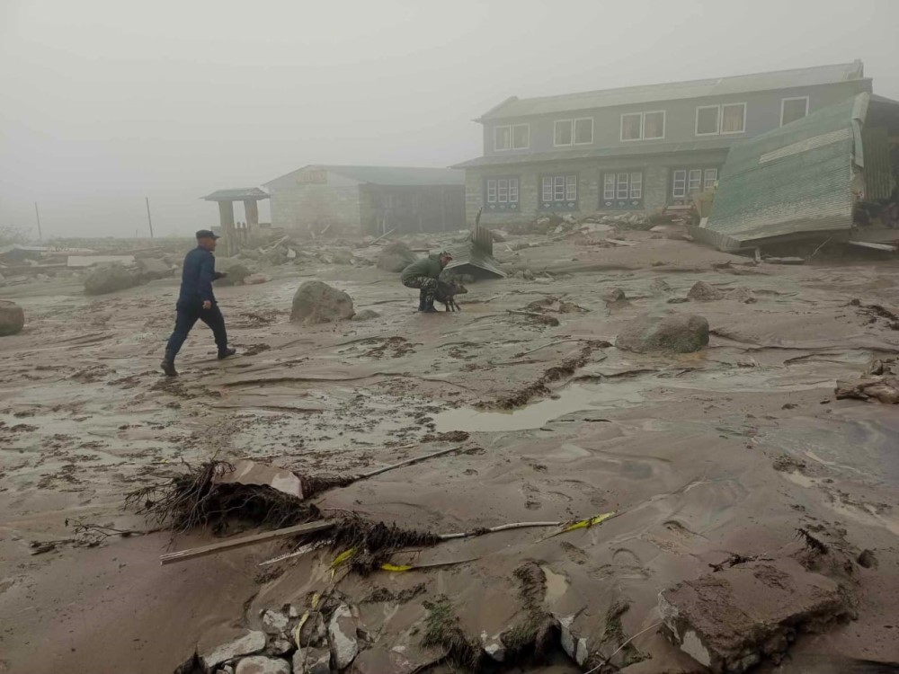 निरन्तर हिमपात : ‘हिडन भ्याली’मा तीन बेलायती महिला र  १२ स्वदेशी पर्यटक समस्यामा
