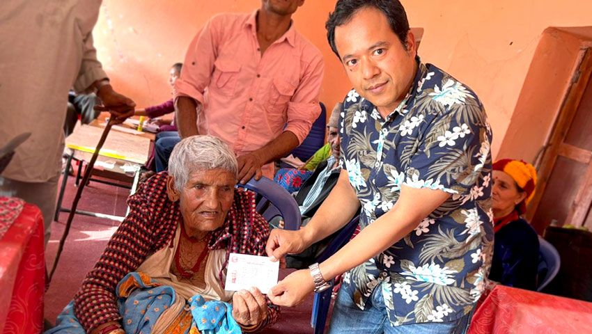 ९७ वर्षीया भट्टले नागरिकता पाउँदा...