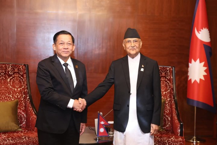 प्रधानमन्त्री ओली र म्यानमारका प्रधानमन्त्री हलिङबीच भेटवार्ता