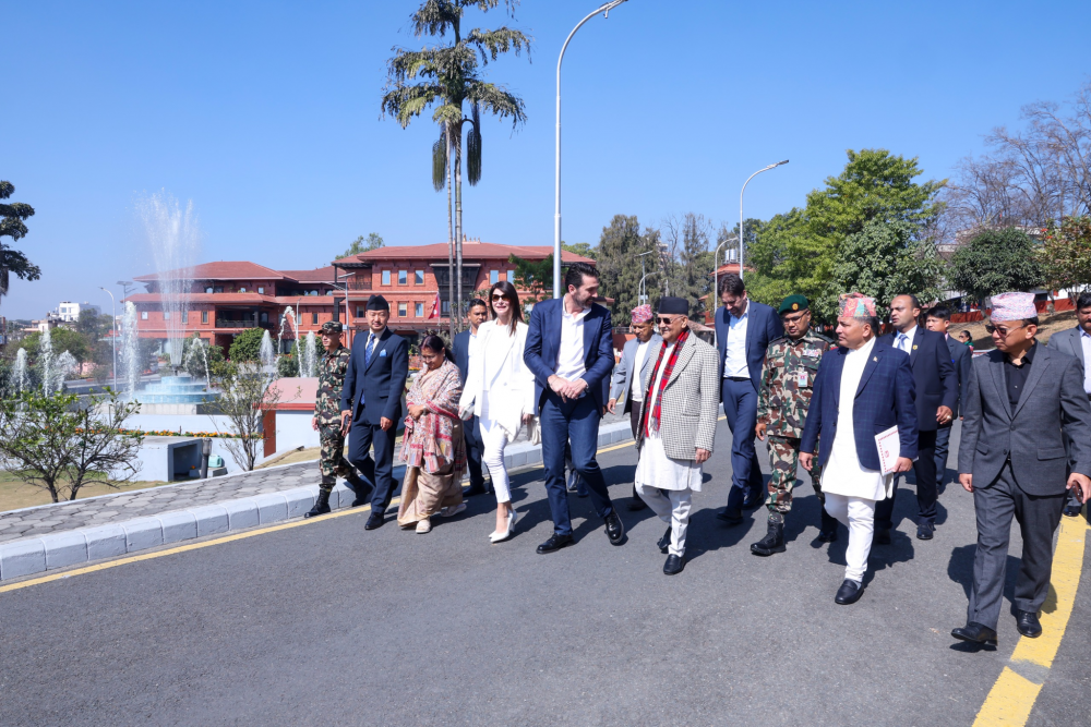 प्रधानमन्त्रीसँग अन्तरराष्ट्रिय गोलरक्षक बुफोनको भेट