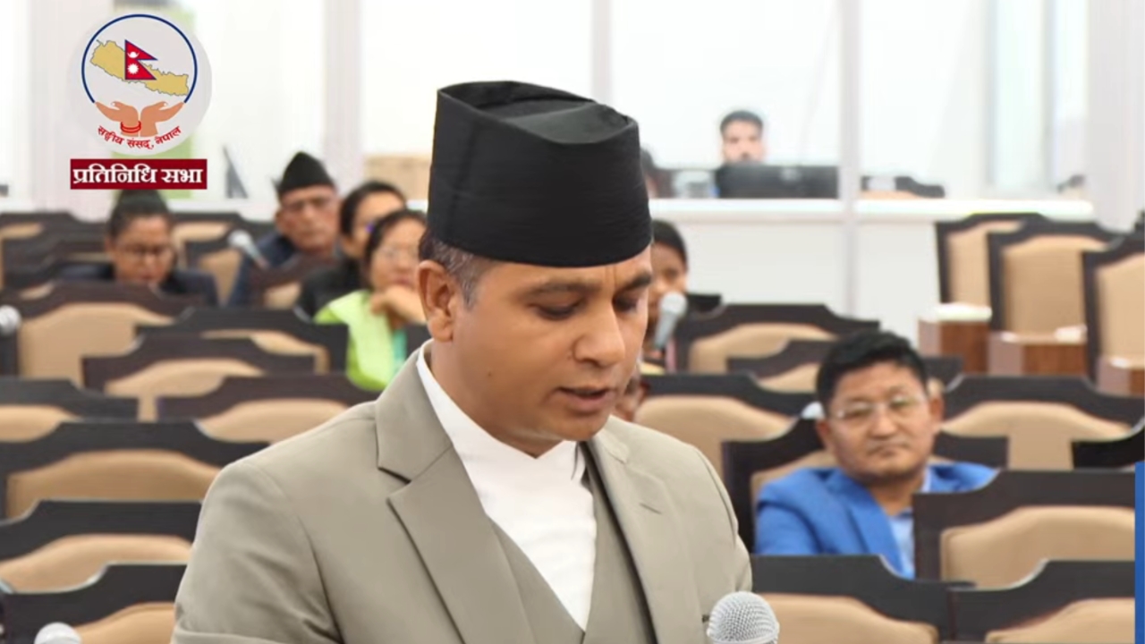 मलाई गोली हान्ने धम्की आएको छ एमालेका प्रमुख सचेतक   - ऐन महर