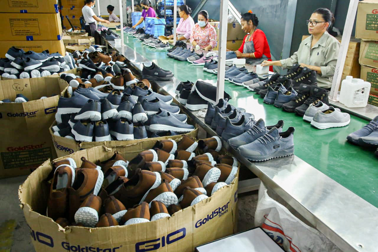 कारखानादेखि बजारसम्म : यसरी बन्छ नेपाली ब्रान्ड गोल्डस्टार