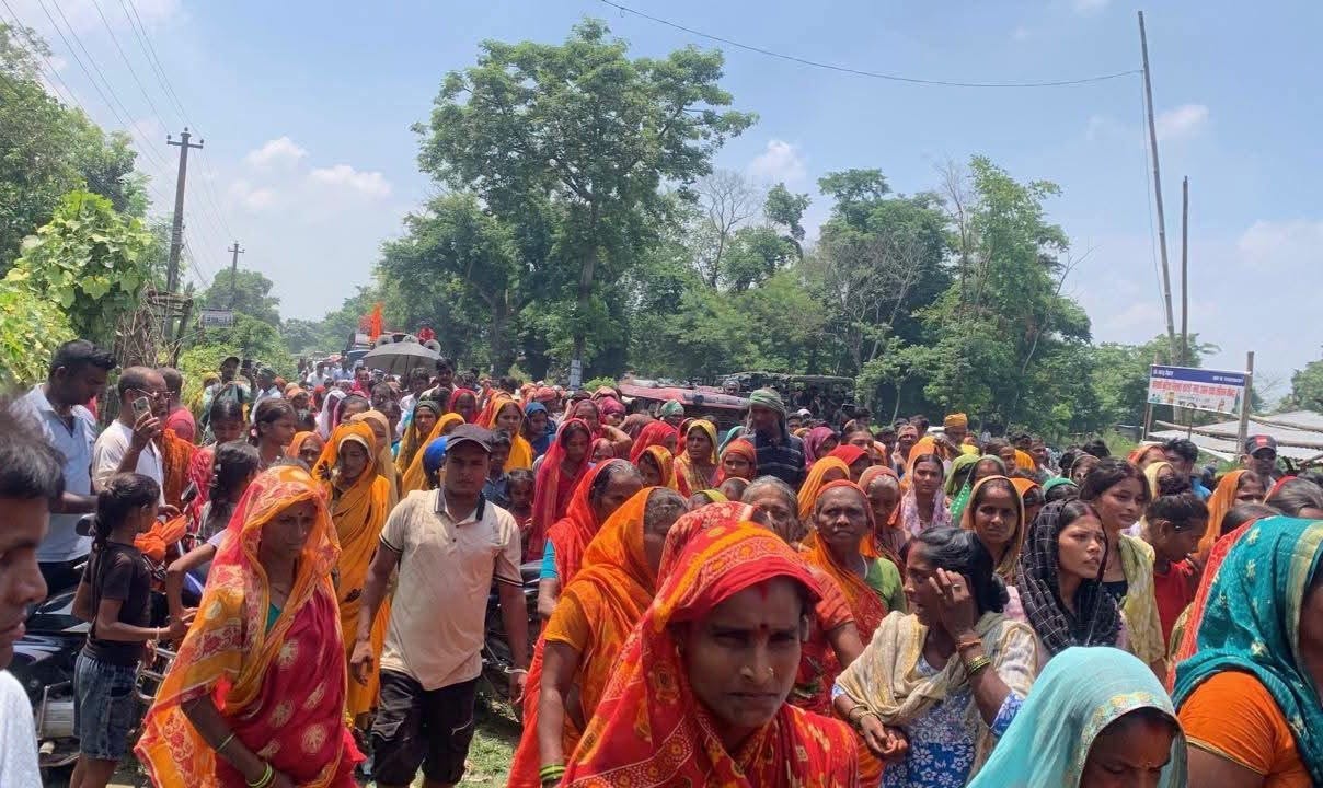 शहीद रविन्द्र मेहताको अन्तिम यात्रामा उर्लियो जनसागर, हजारौँले गरे भावपूर्ण अन्तिम बिदाइ