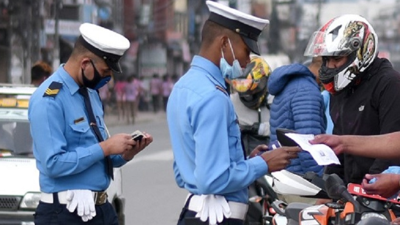 उपत्यकामा २४ घण्टामा ८२७ सवारीसाधनमाथि ट्राफिक कारबाही