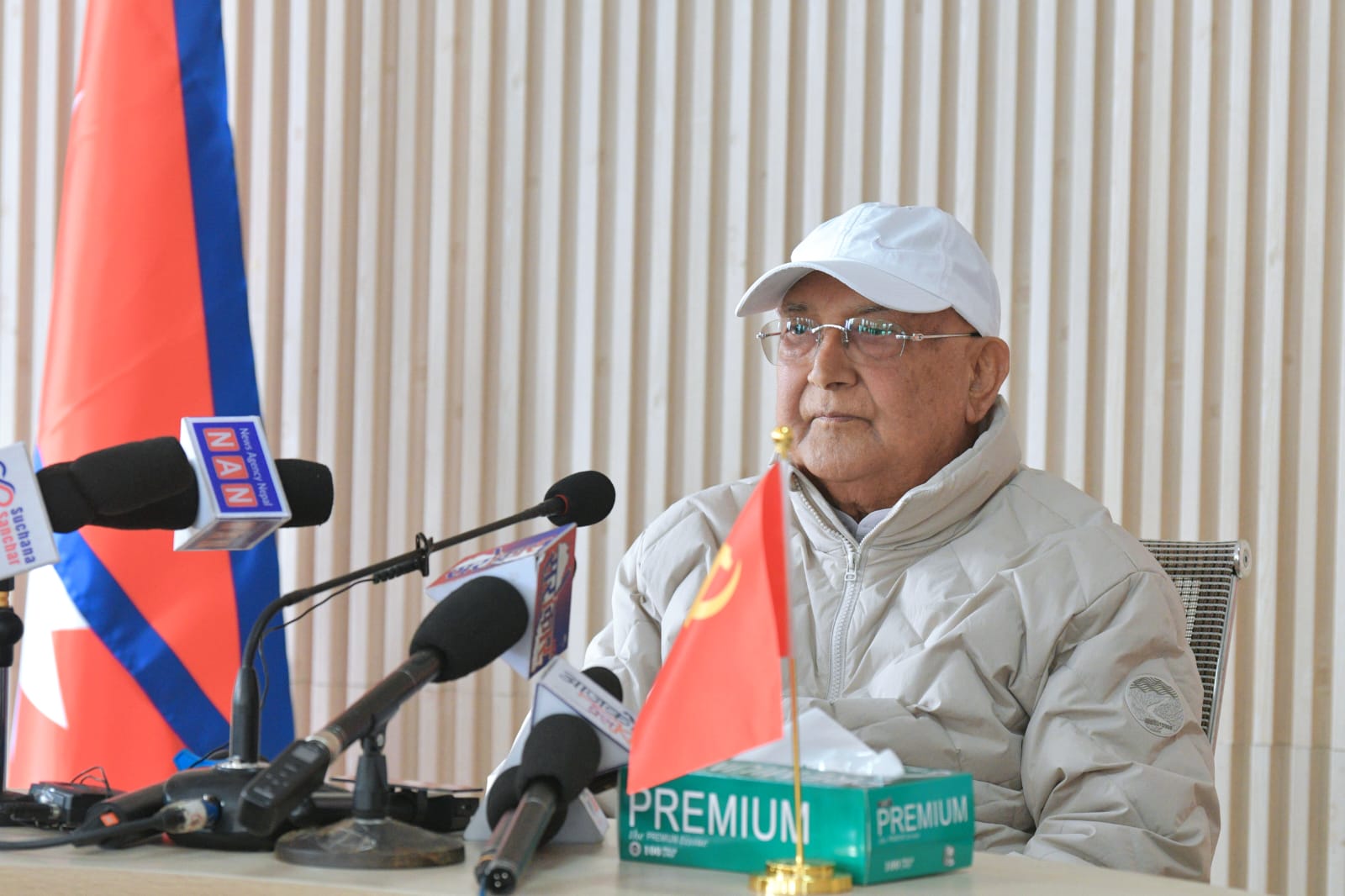 पार्टीमाथि भएको आक्रमणको डटेर सामना गर्न नवनिर्वाचित सांसदहरुलाई ओलीको निर्देशन