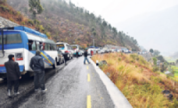 बिपी राजमार्ग सञ्चालन : चौध प्रहरी घाइते   