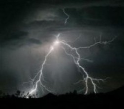 चट्याङ लागेर डाेटीमा एक महिलाको मृत्यु