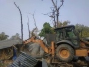 झापा कमल गाउँपालिका–अतिक्रमित जग्गाको घरटहरा हटाइयो, भूमाफियाको चलखेल यथावत