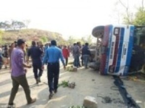 नुवाकोटको किस्पाङमा बस दुर्घटना ३० घाइते, १० को अवस्था गम्भीर