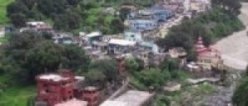 बैतडीको झुलाघाटमा दुई सय नेपाली अलपत्र