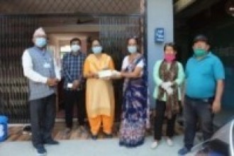 उद्यमशिल महिला जागरण केन्द्र र कर्णाली सहकारीद्वारा राहत बितरण।